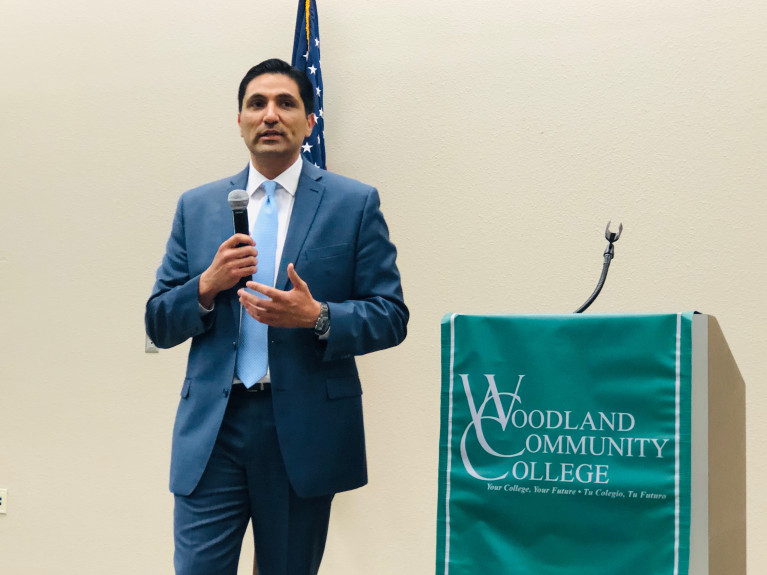 Photo of Dr. Pimentel speaking to the audience