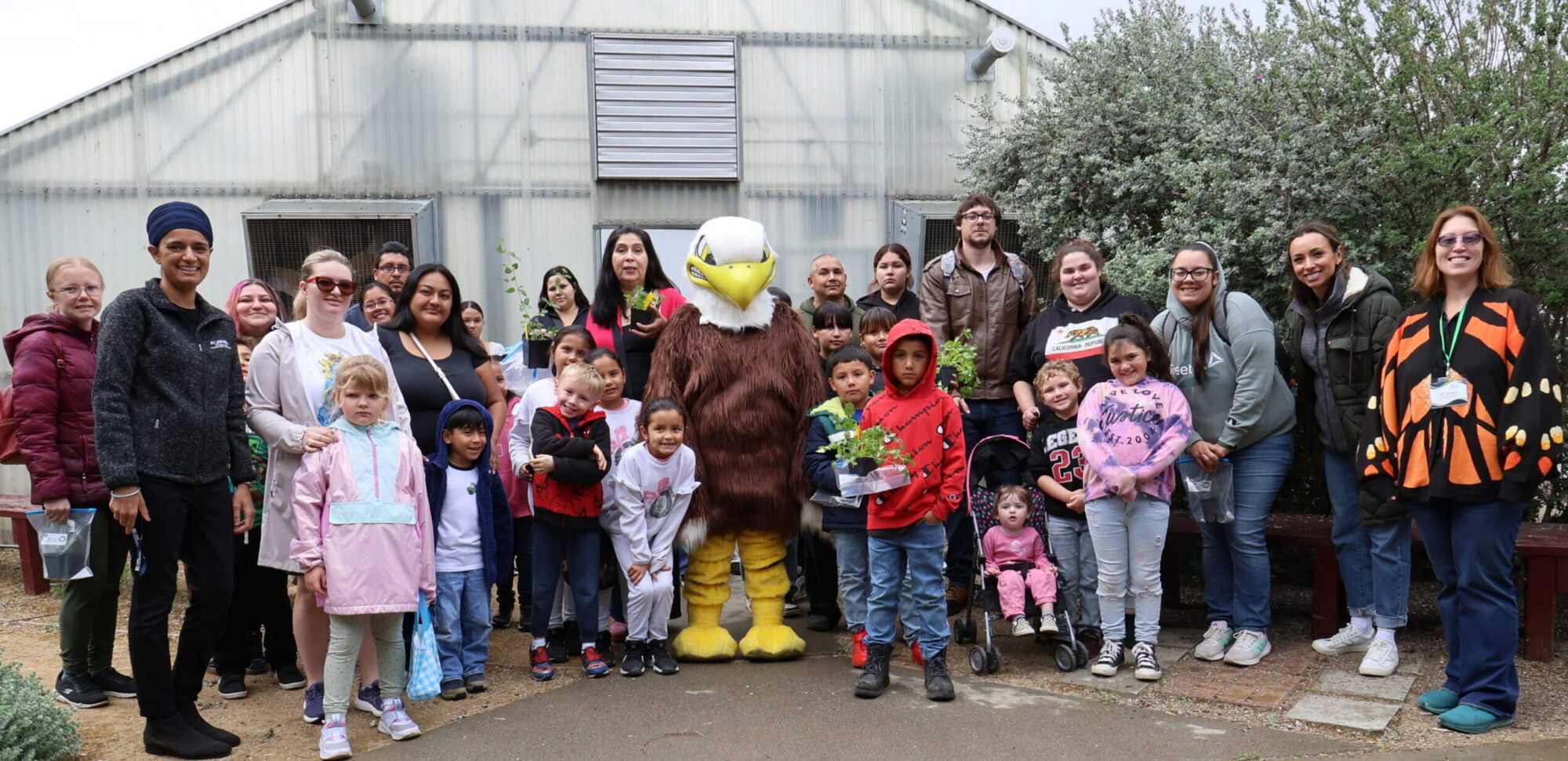 group picture of CalWORKs students and staff